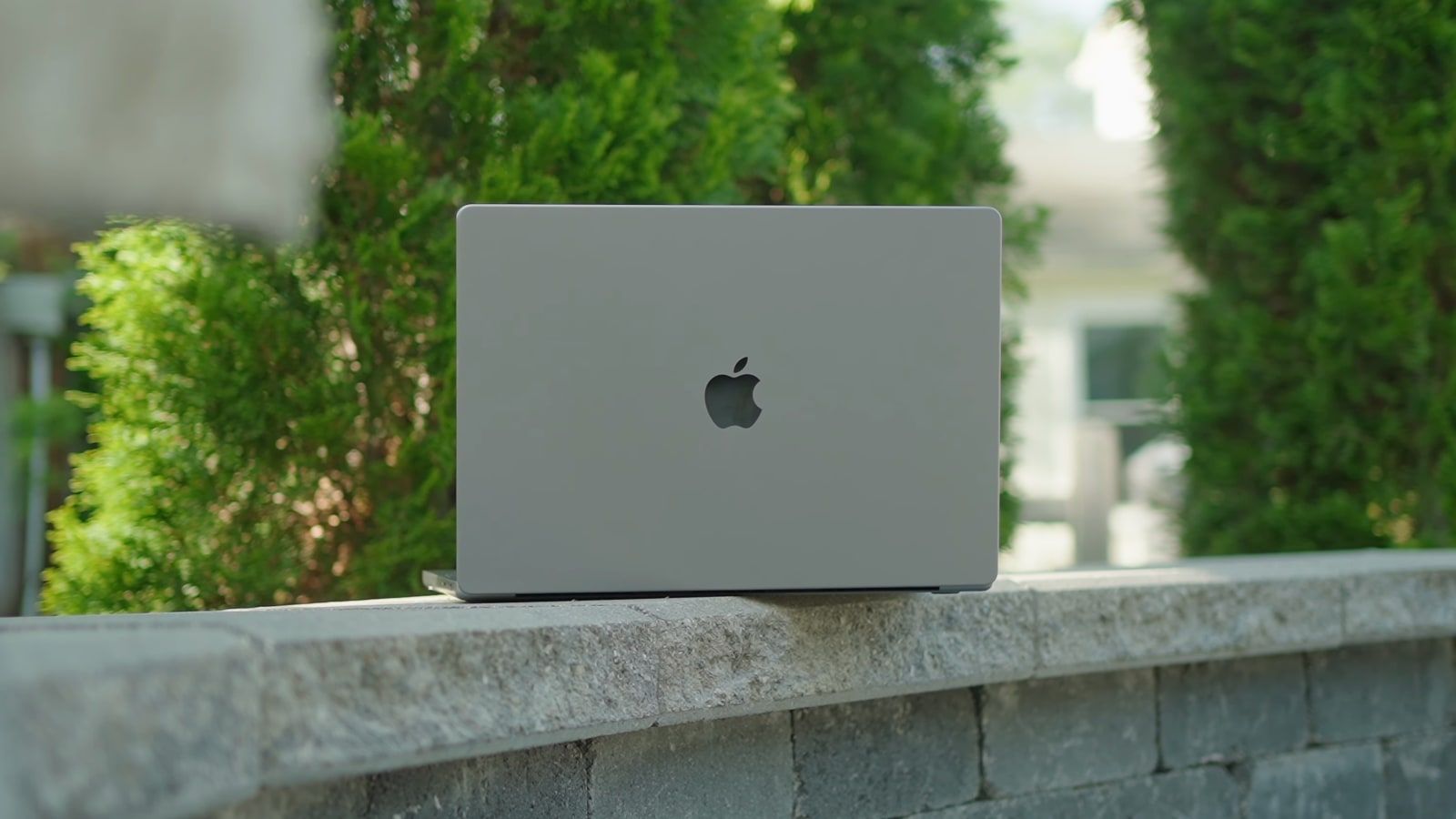 Le MacBook Pro de 2012 avec lecteur CD devient un produit ancien pour  Apple 