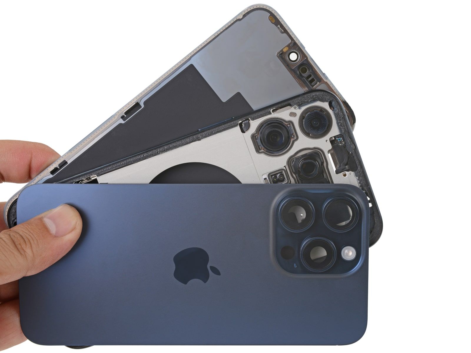 Rumeurs : du cyan et du verre dépoli au dos pour les iPhone 15