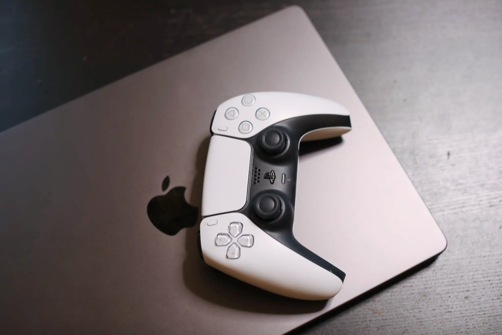 macbook pro m3 ps5 manette dualsense macbook pro m3 ps5 manette dualsense