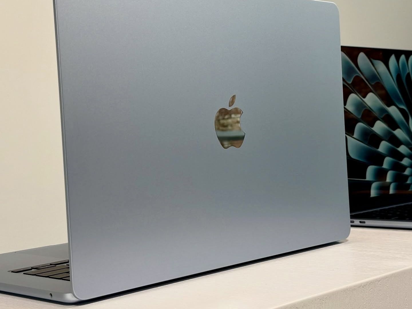 Sortie le 1er novembre pour les Mac M4, début 2025 pour les MacBook Air ...