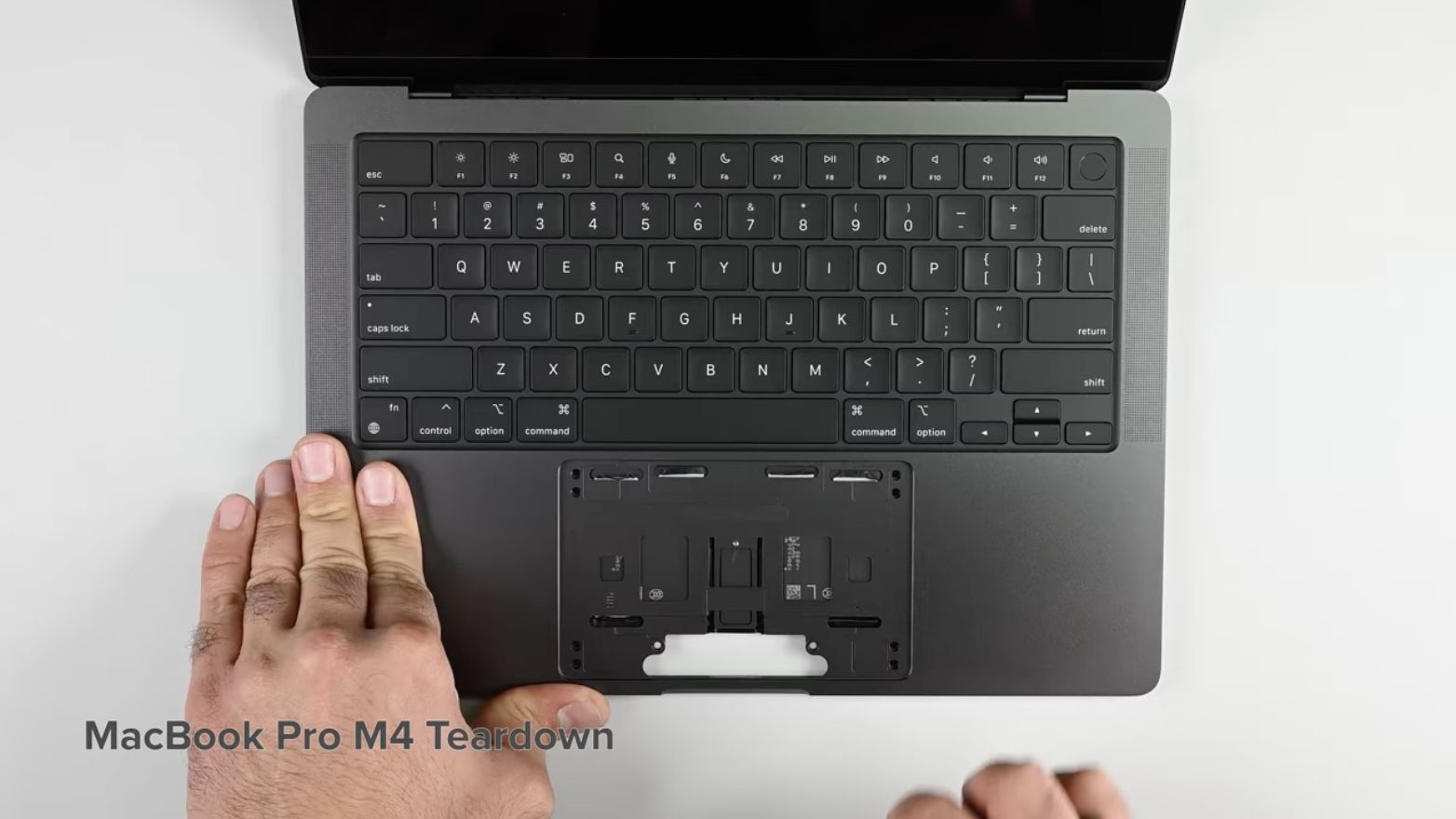 ifixit macbook pro m5 demontage 1