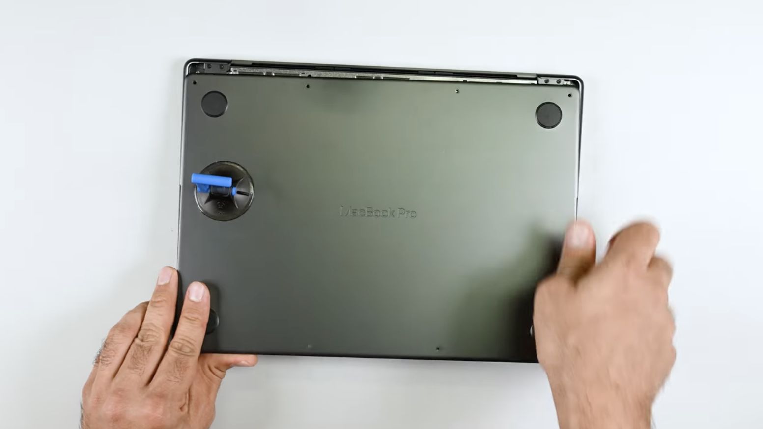 iFixit a démonté le MacBook Pro M5