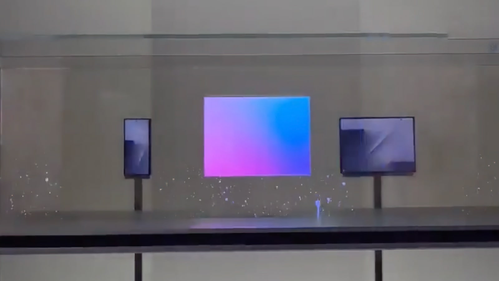 Samsung tease officiellement son smartphone pliable TriFold