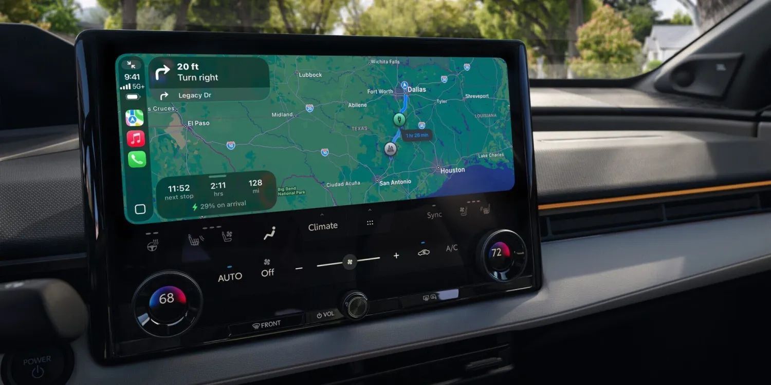 Apple Plans dans Carplay affiche les bornes de recharge sur les Toyota électriques