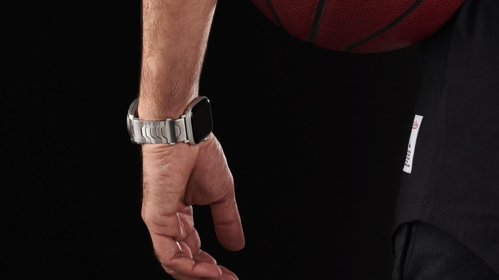 CES 2026 : ce bracelet Smartlet permet de porter une Apple Watch et une montre classique
