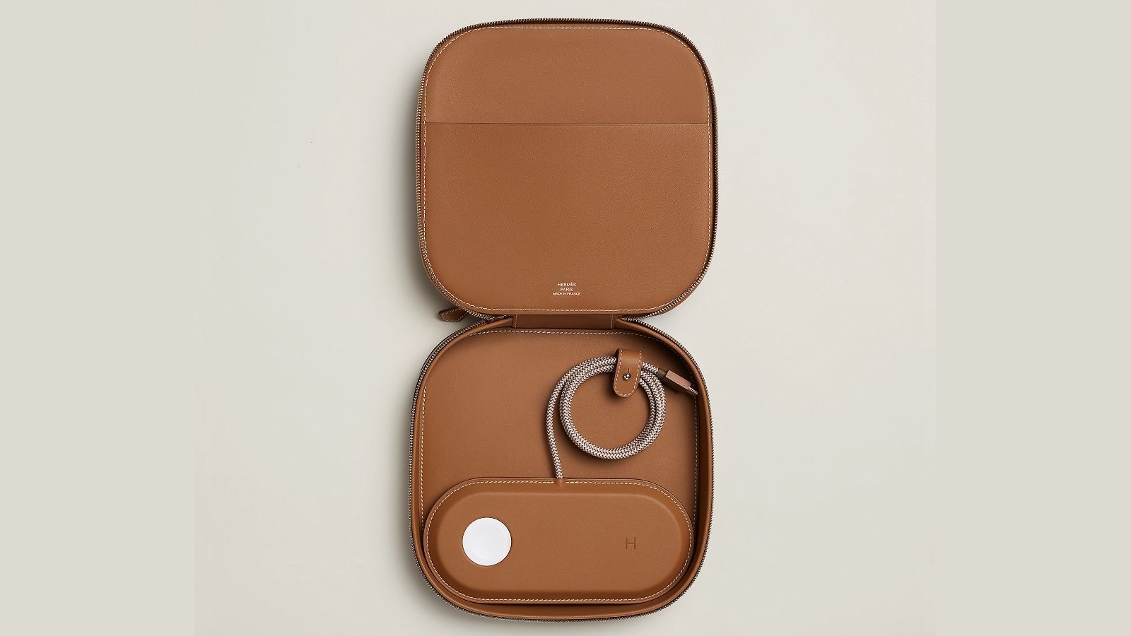 Vous cherchez un chargeur MagSafe ? Hermès en propose pour 3 950 euros