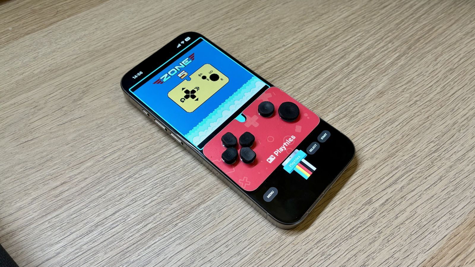 Playtiles : la manette française qui colle à votre iPhone, sans batterie ni câble