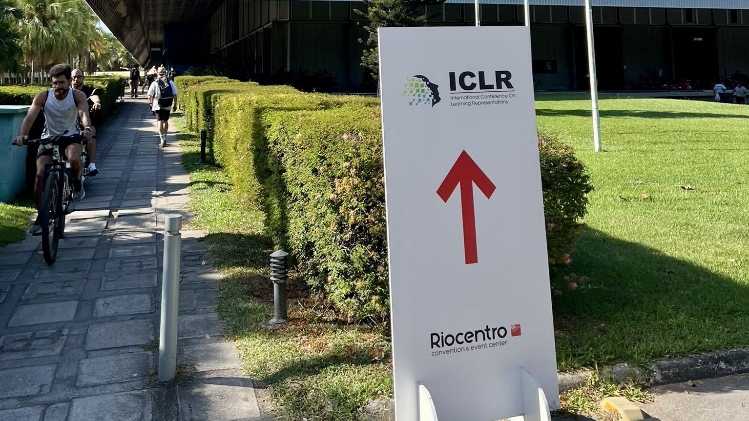 Apple à l’ICLR 2026 : SHARP transforme une image en 3D en moins d’une seconde