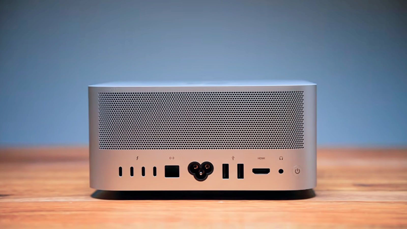 mac studio m5 dos