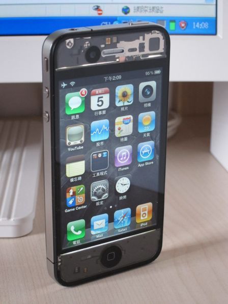 Customisation : un iPhone 4 transparent Customisation : un iPhone 4 transparent