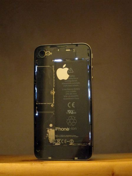 Customisation : un iPhone 4 transparent Customisation : un iPhone 4 transparent