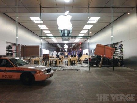 accident apple store accident apple store