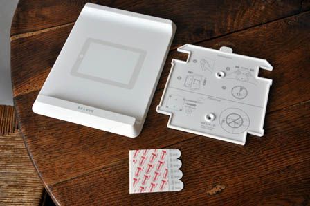 Porte-tablette pour réfrigérateur signé Belkin Porte-tablette pour réfrigérateur signé Belkin