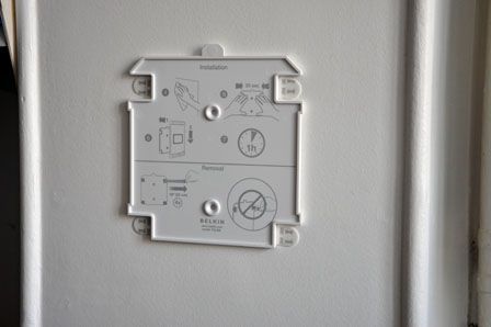 Porte-tablette pour réfrigérateur signé Belkin Porte-tablette pour réfrigérateur signé Belkin