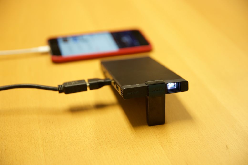 sony-pico-projector-iphone.jpg sony-pico-projector-iphone.jpg