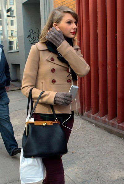 taylor-swift-iphone.jpg taylor-swift-iphone.jpg
