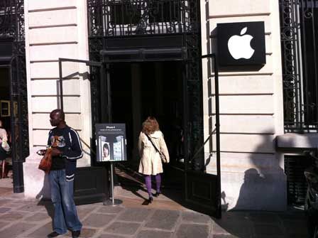 Halftone Apple Store Opera Halftone Apple Store Opera