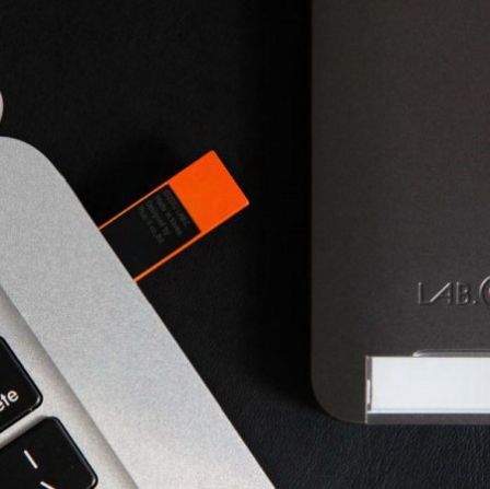 Lab.C USB 8go pour iPhone 4/4S Lab.C USB 8go pour iPhone 4/4S