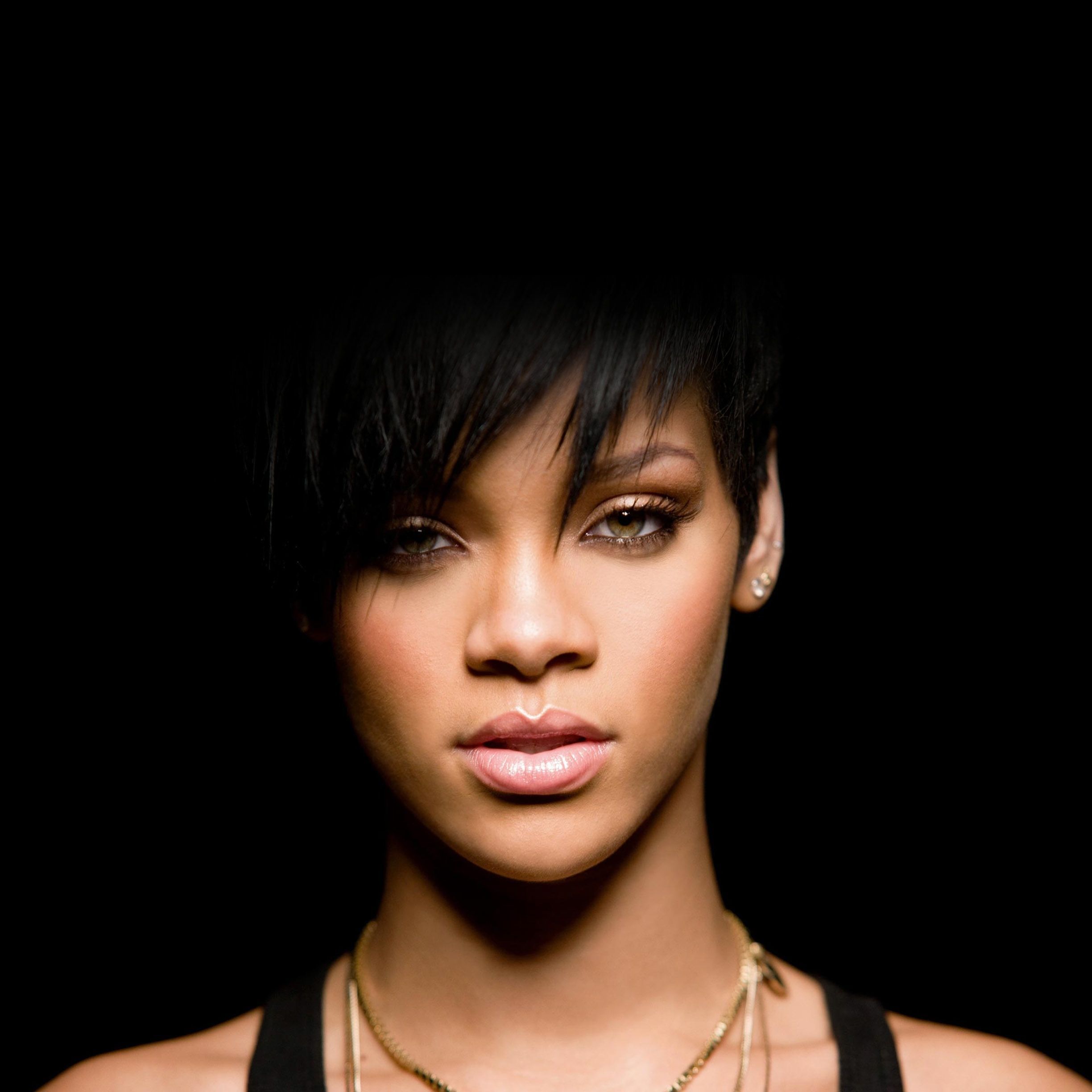 rihanna in dark_ipad_retina_parallax rihanna in dark_ipad_retina_parallax