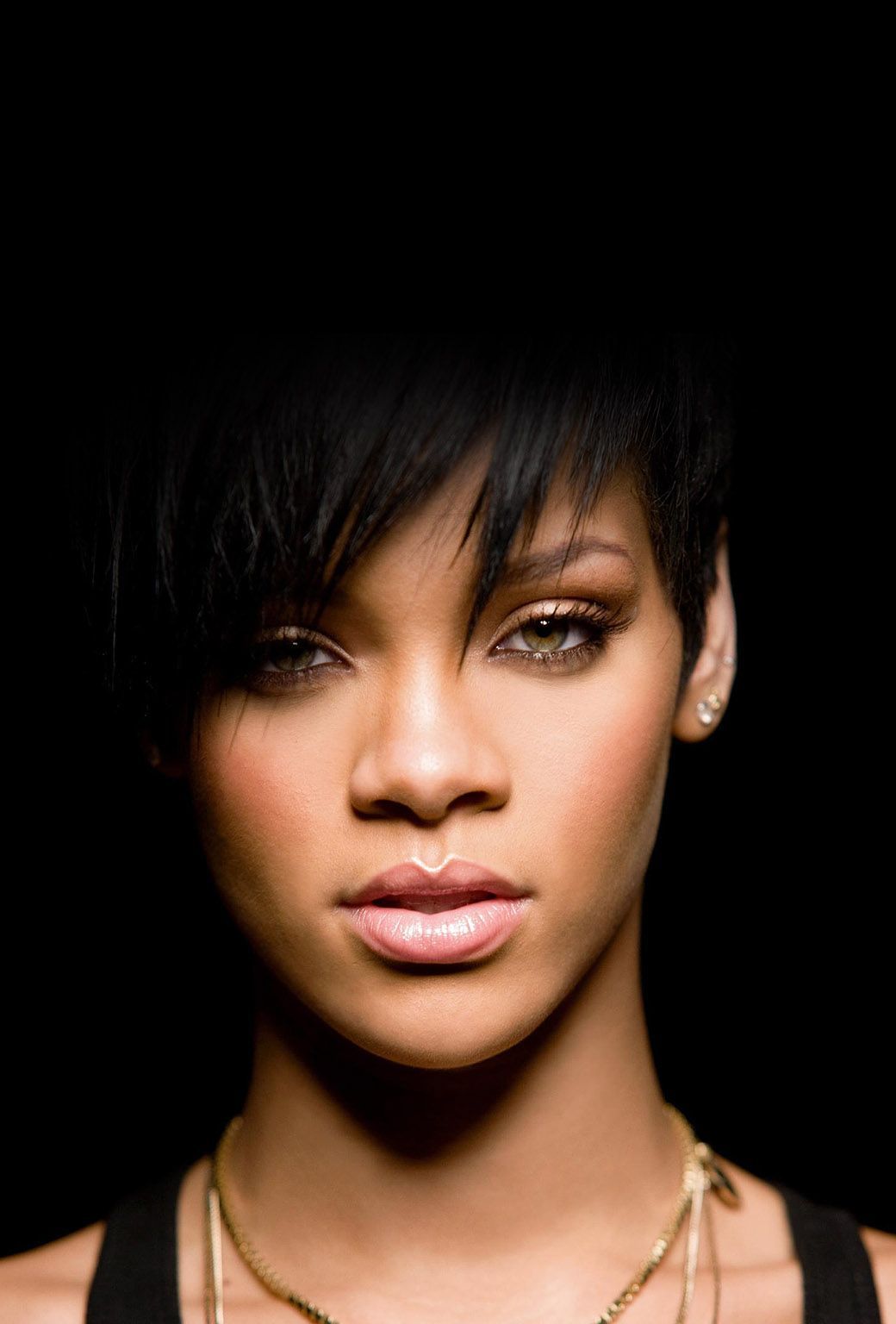 rihanna in dark_iphone5_parallax rihanna in dark_iphone5_parallax