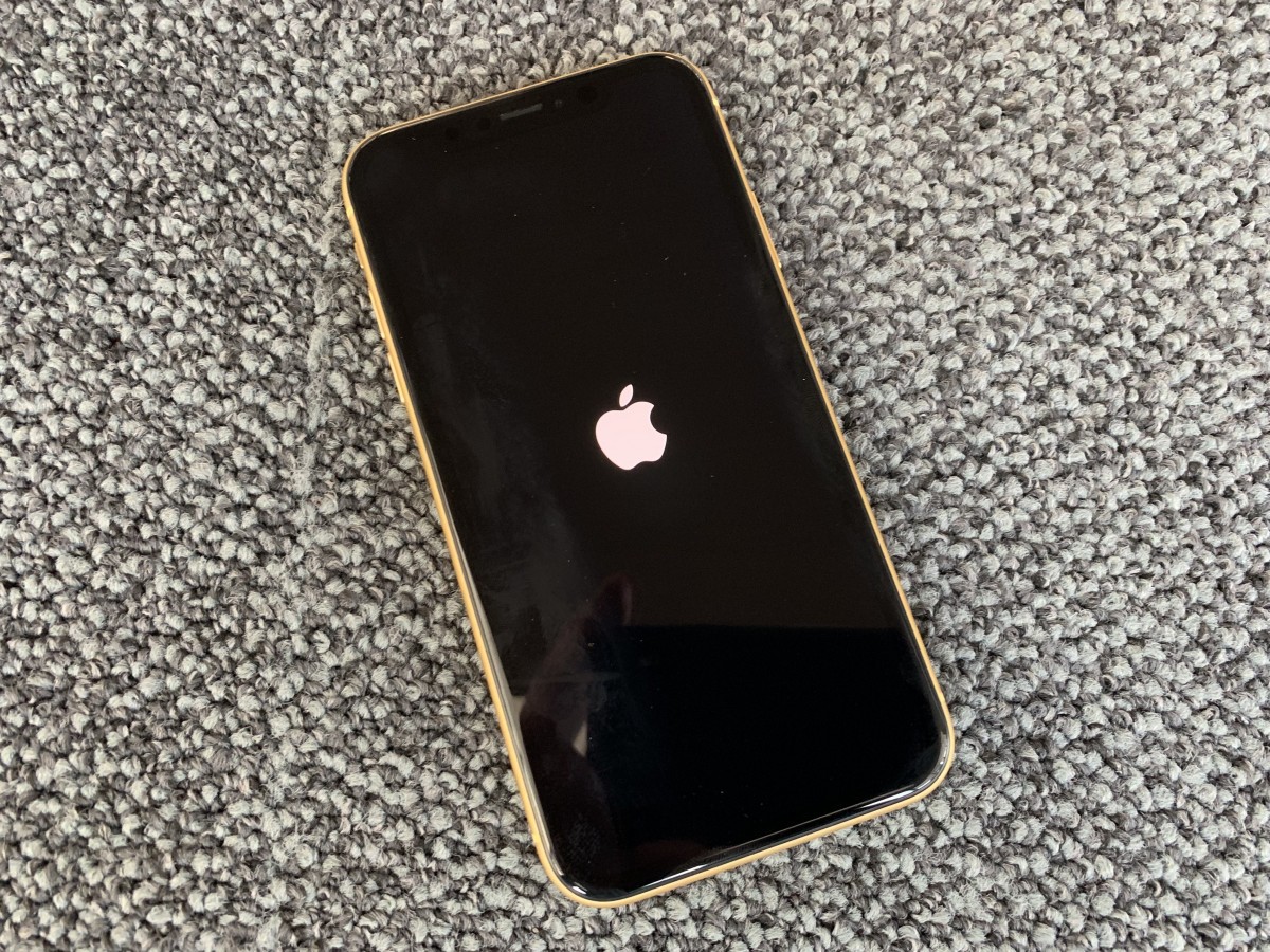 iPhone affiche un écran blanc avec une pomme noire ? Voici 3 solutions