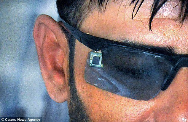 lunette-iphone.jpg lunette-iphone.jpg