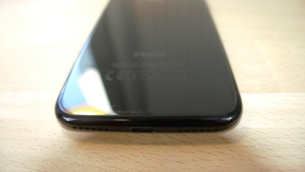 iphone-numerama-noir-cote.jpg iphone-numerama-noir-cote.jpg