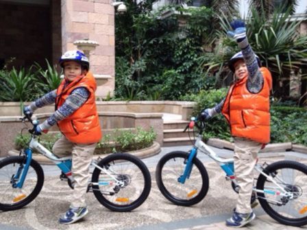 autostitch-twins-maker-ipad